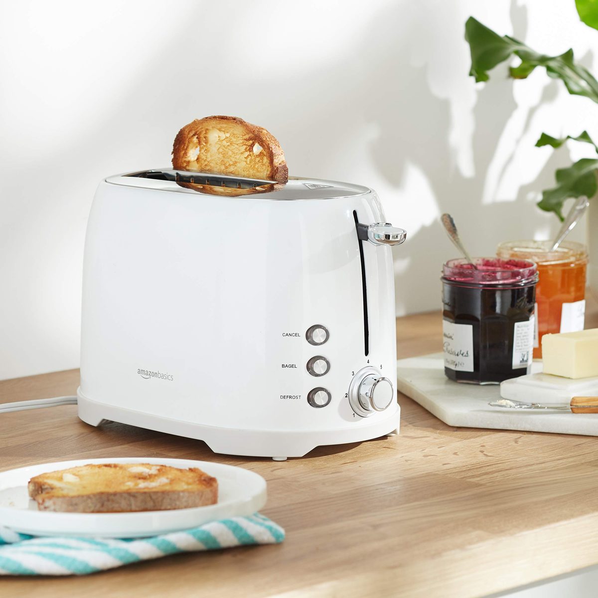 AmazonBasics 2-Slot Toaster, White
