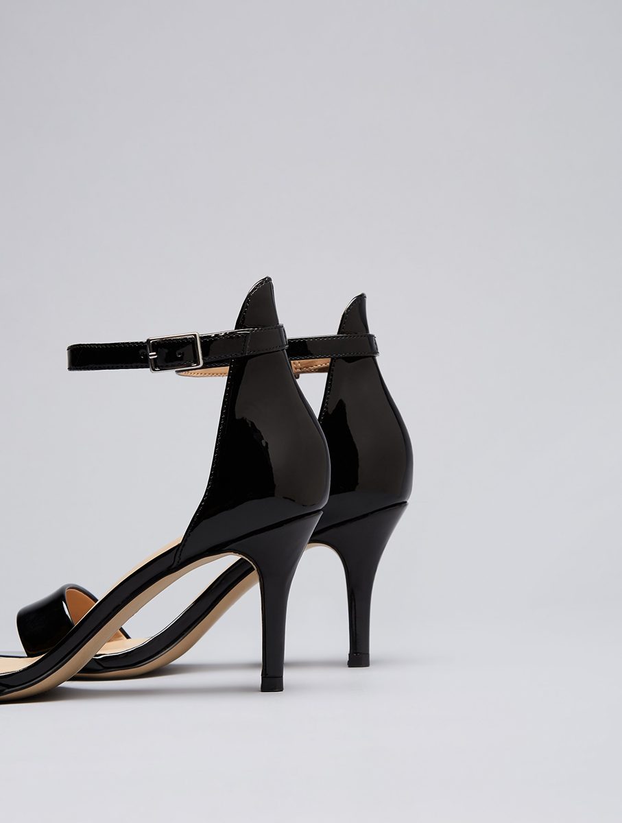Amazon Brand - find. Women's Ankle Strap Sandals in Patent Leather with Stiletto Heel, Black (Black), US 8.5