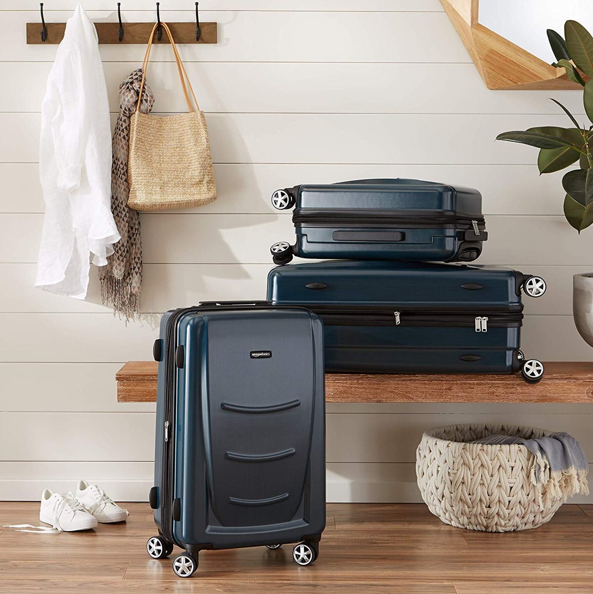 AmazonBasics 20 inch 55 cm Hardshell Cabin Size Suitcase, Navy Blue