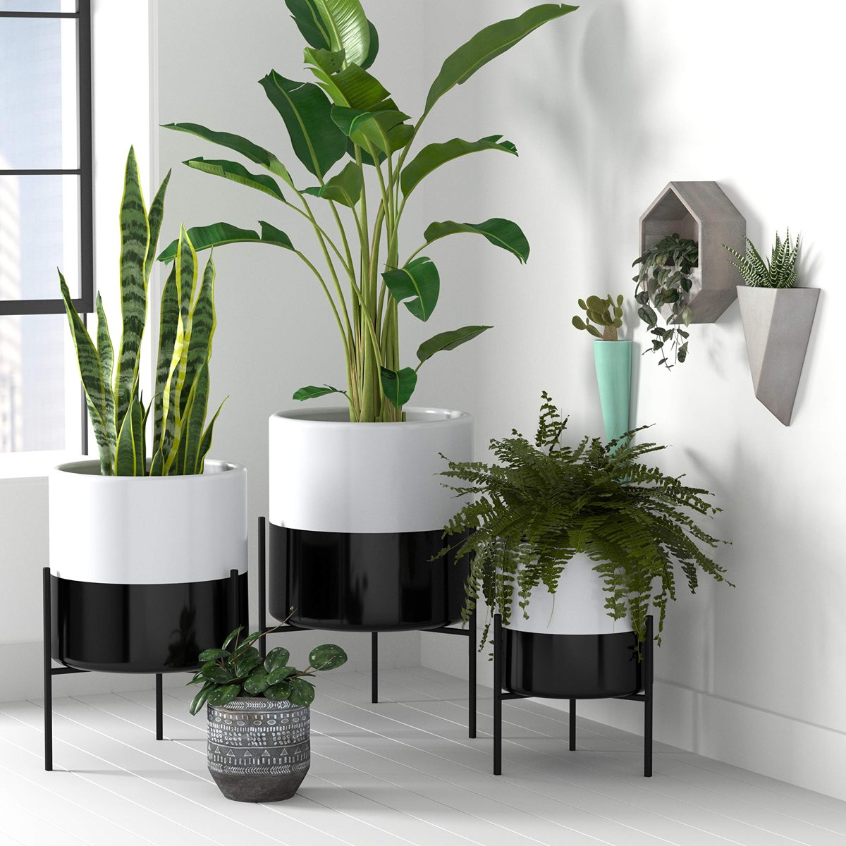 Rivet Amazon Brand Mid-Century Ceramic Planter with Iron Stand, 18.9" H, Black and White