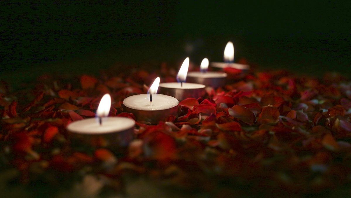 Amazon Brand - Solimo Wax Tealight Unscented Candle (Set of 100)