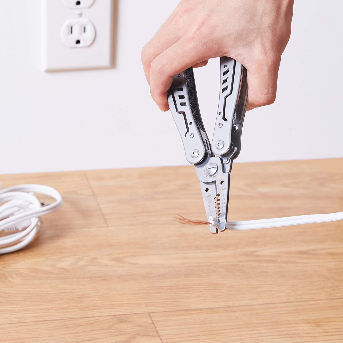 AmazonBasics 10-in-1 Electrician's Stripping Multitool with Nylon Sheath