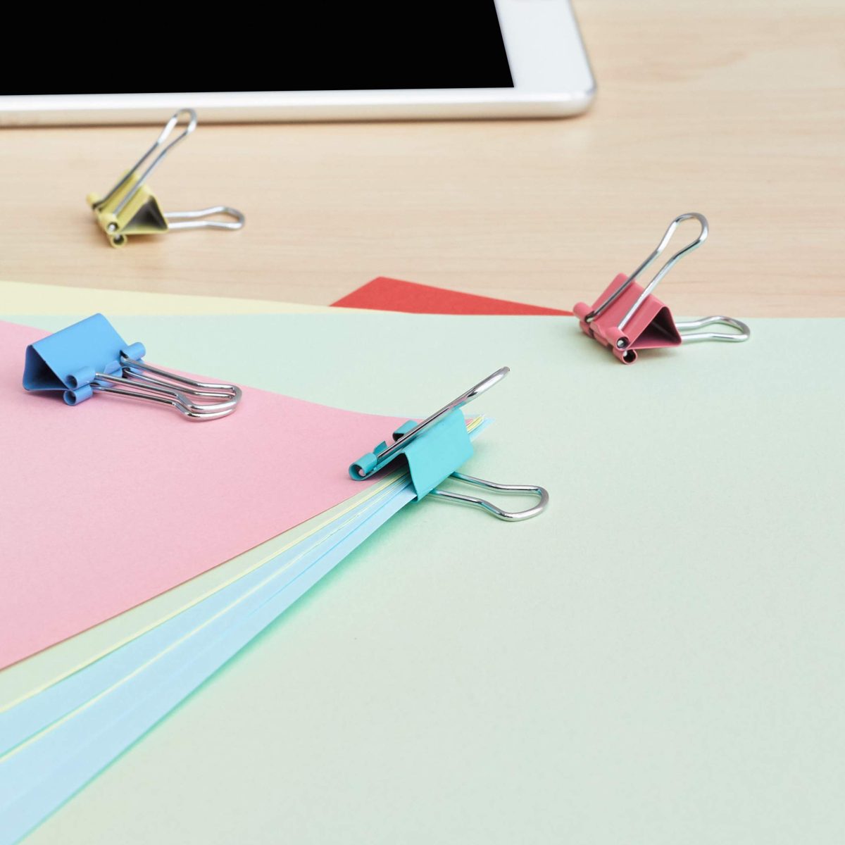 AmazonBasics Coloured Binder Clips, Pack of 60 (19 mm)
