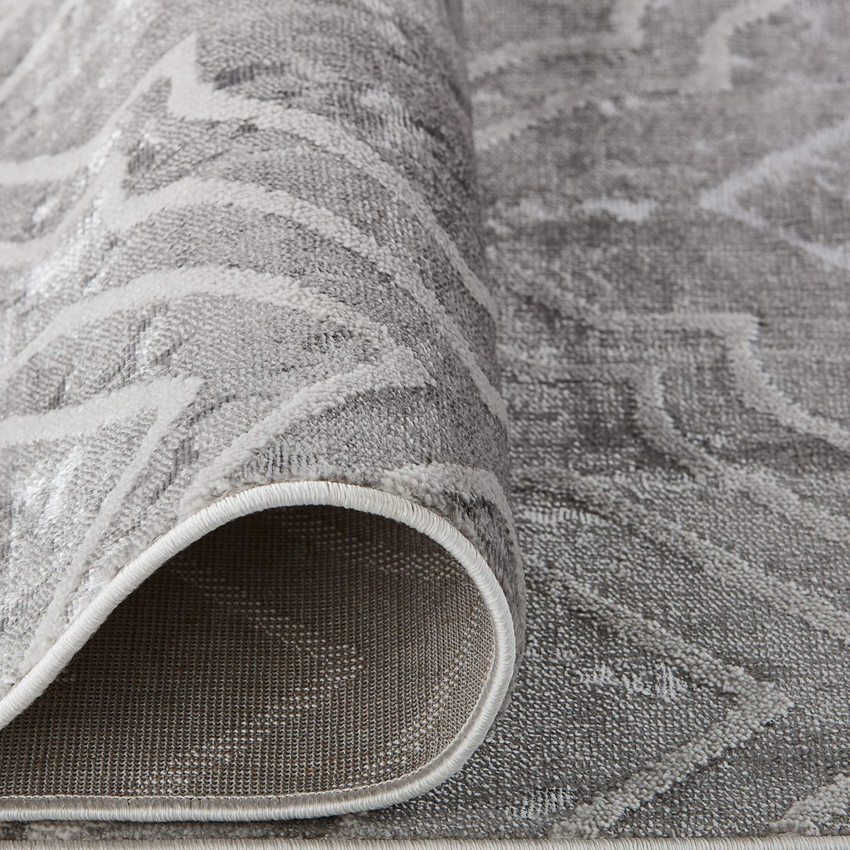 Amazon Brand – Rivet Polyester Area Rug, 8 x 11 Foot, Silver, Grey, White