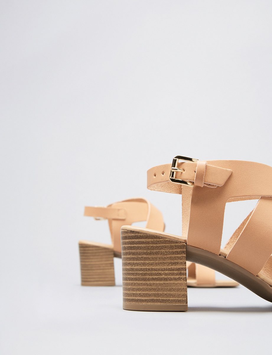 Amazon Brand: Finding Ladies Leather Strap Sandals