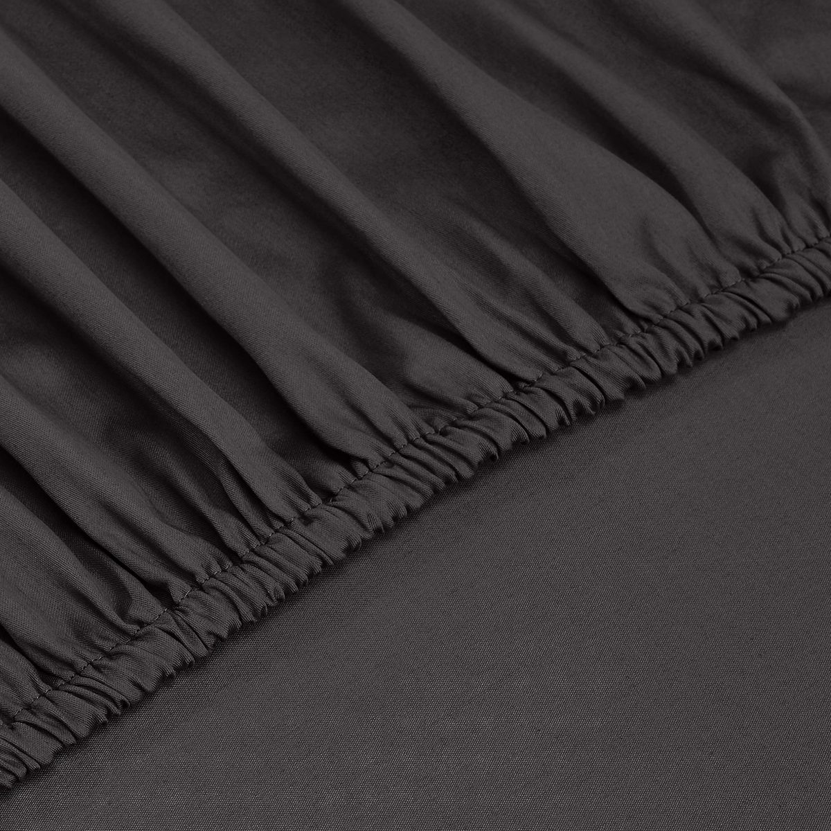 AmazonBasics Sateen Fitted Sheet, 150 x 200 cm, Black