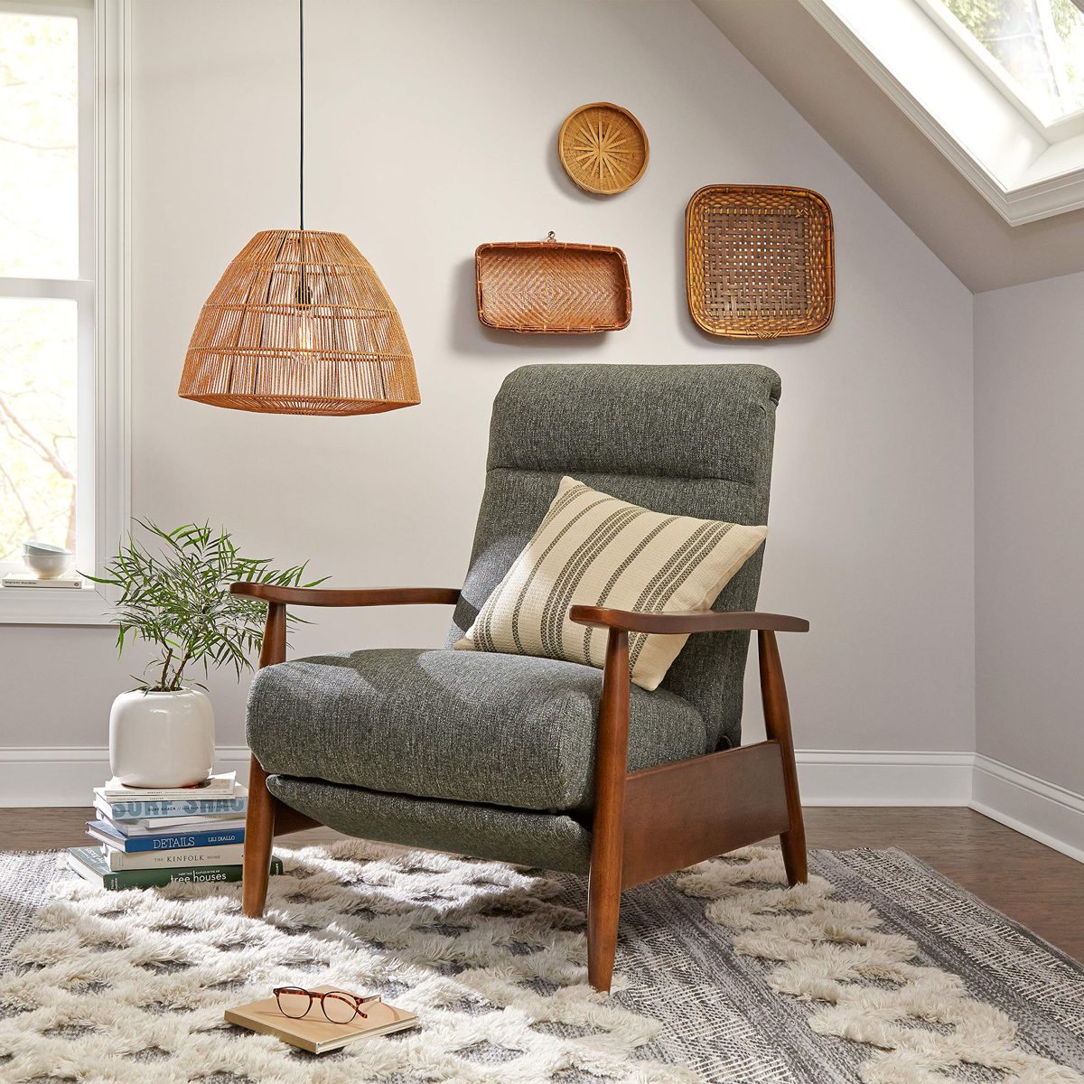 AmazonBasics Stone and Beam Contemporary Round Woven Pendant, 14.75"H, Ob4