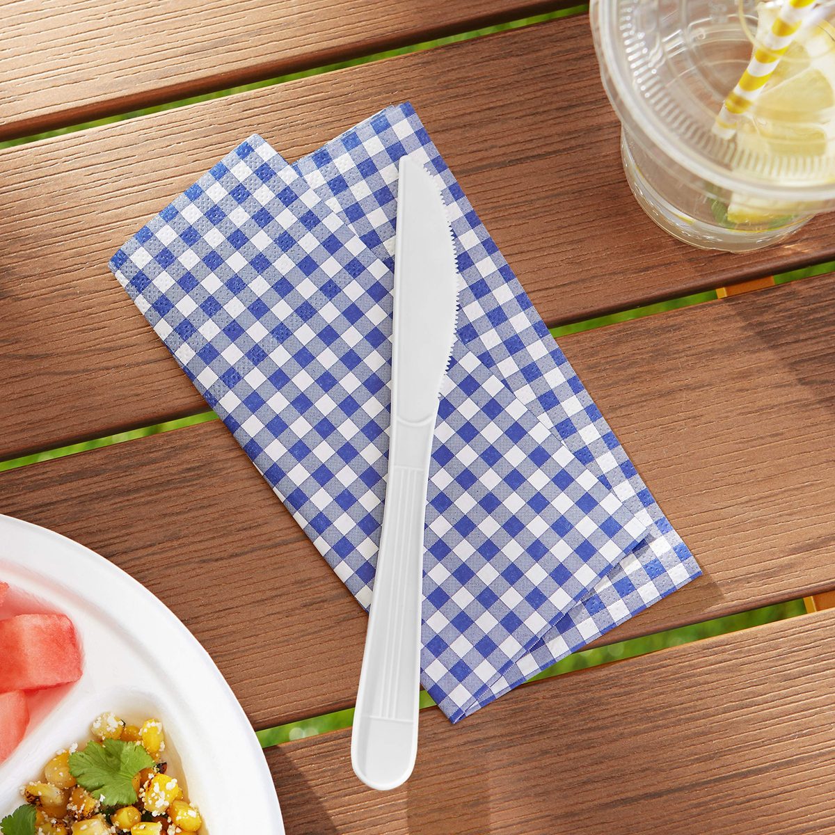 AmazonBasics Heavy-Weight Plastic Knives, White, 250-Pack