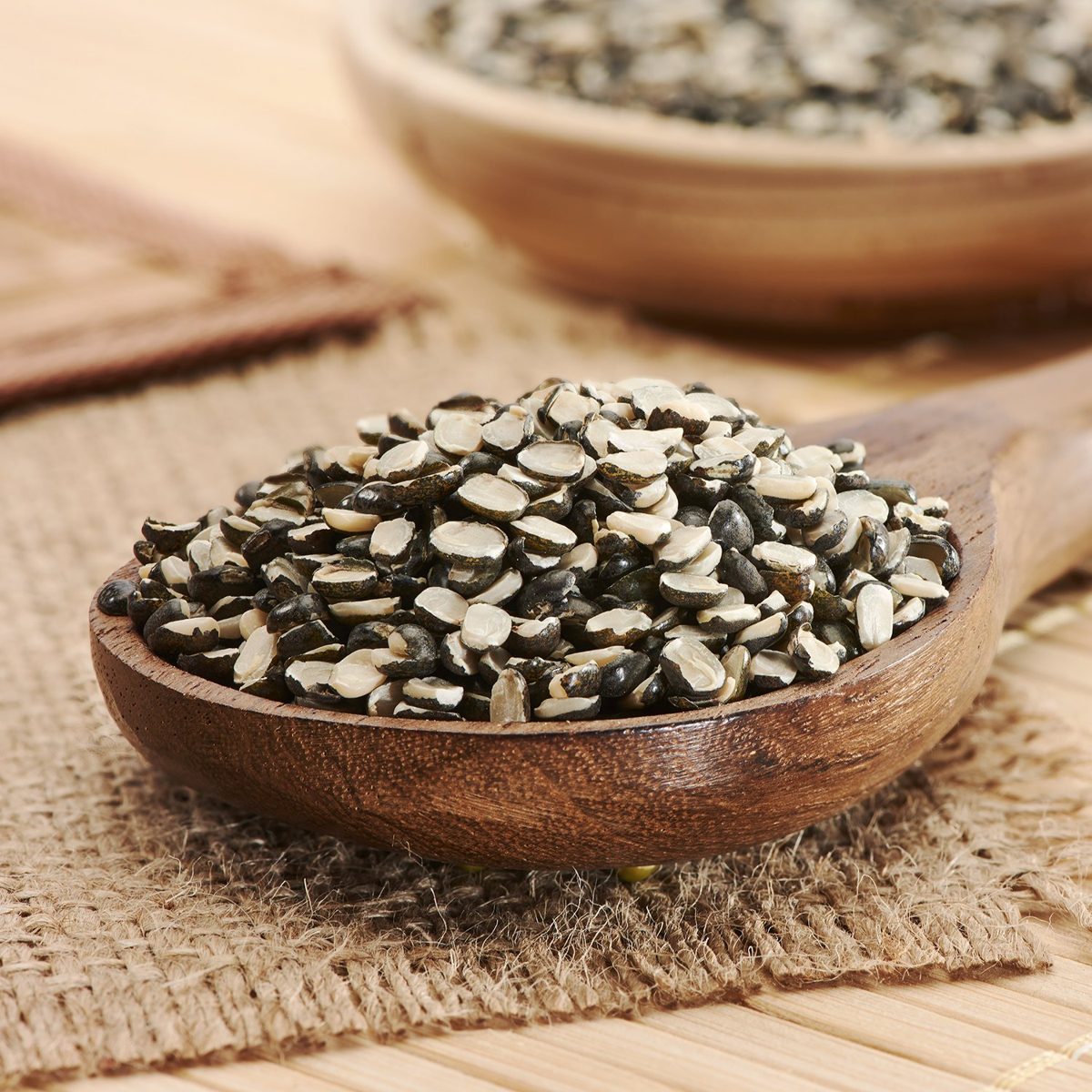 Amazon Brand - Vedaka Premium Black Urad Split / Chilka, 1 kg