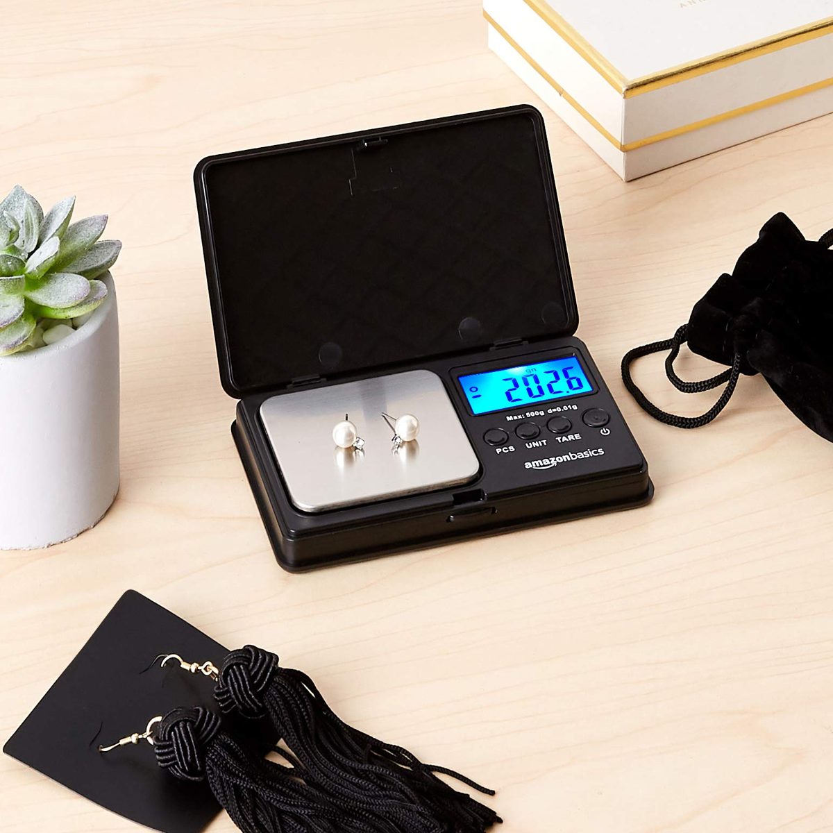 AmazonBasics 500g x 0.01g Digital Pocket Weight Scale, Digital Gram Scale, Food Scale and Jewellery Scale
