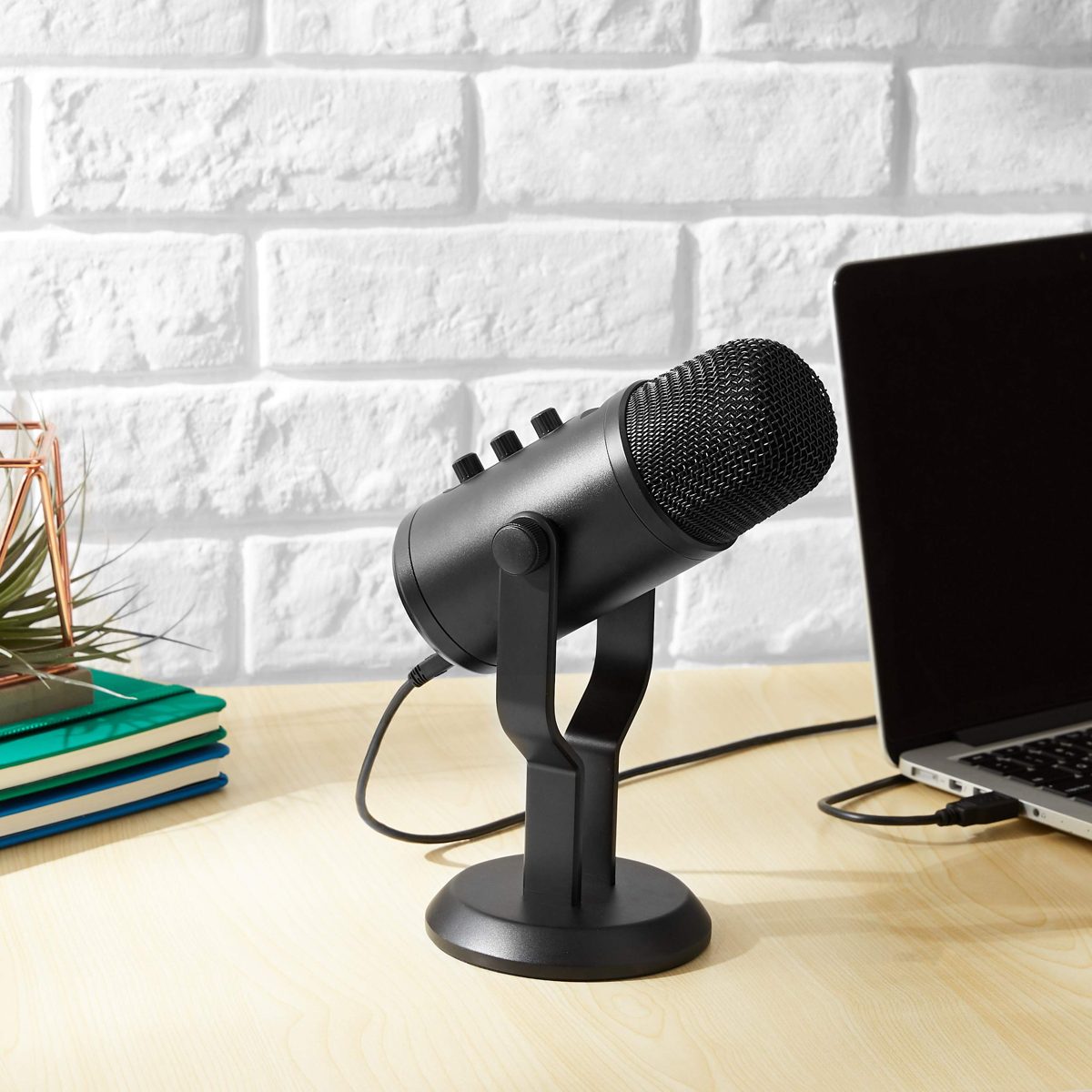 AmazonBasics Professional USB Condenser Microphone with Volume Control and OLED Screen - Black