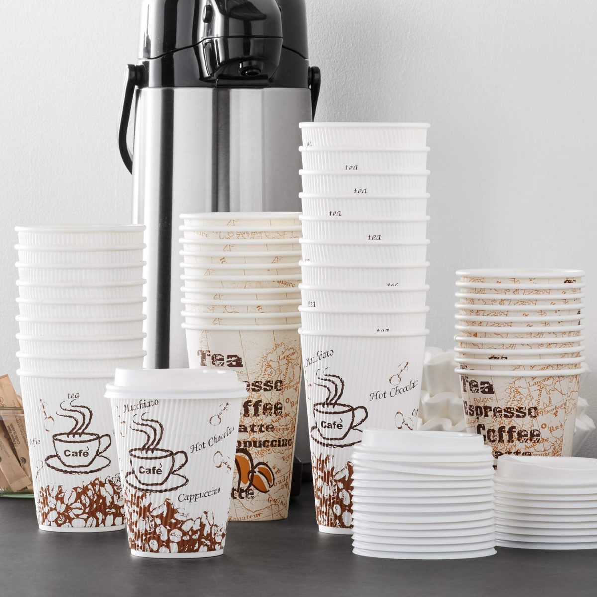AmazonBasics Hot Cups with Lids, Café Design, 12 oz, 300-Count
