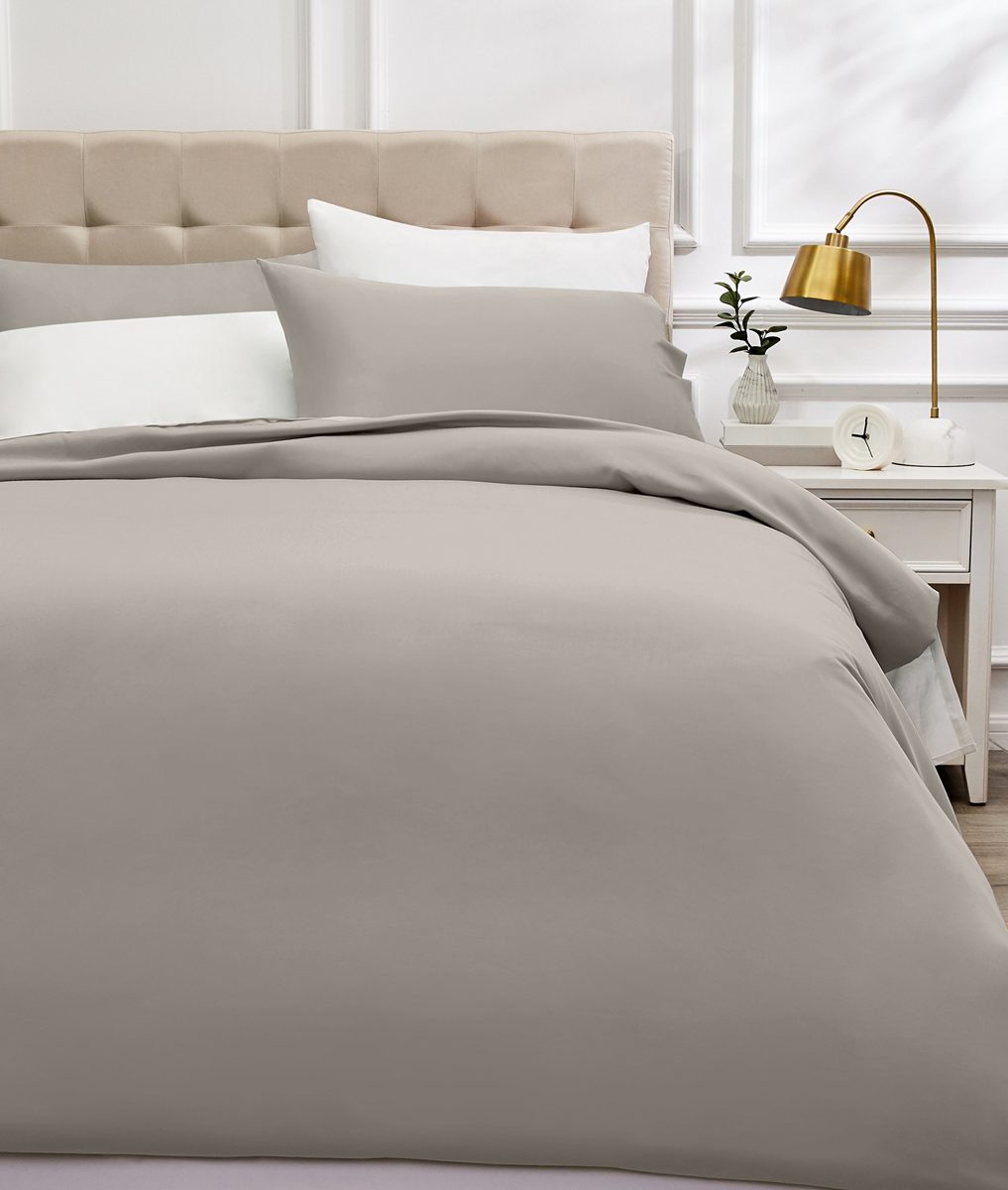 AmazonBasics 400-Thread-Count Cotton Sateen Duvet Cover Set with 2 pillowcases - 220x250cm/ 50x80cm, Stone Grey