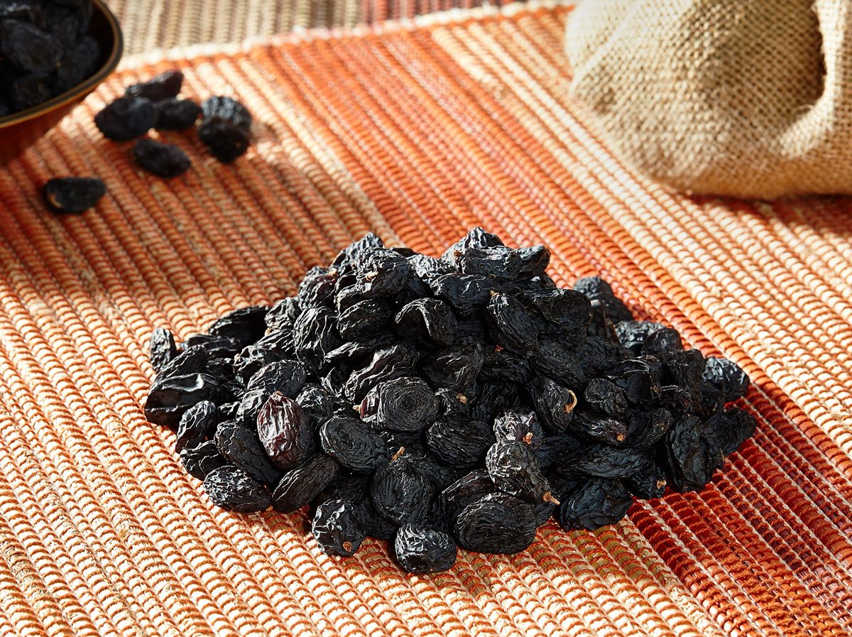 Amazon Brand - Vedaka Premium Black Raisins, 200g