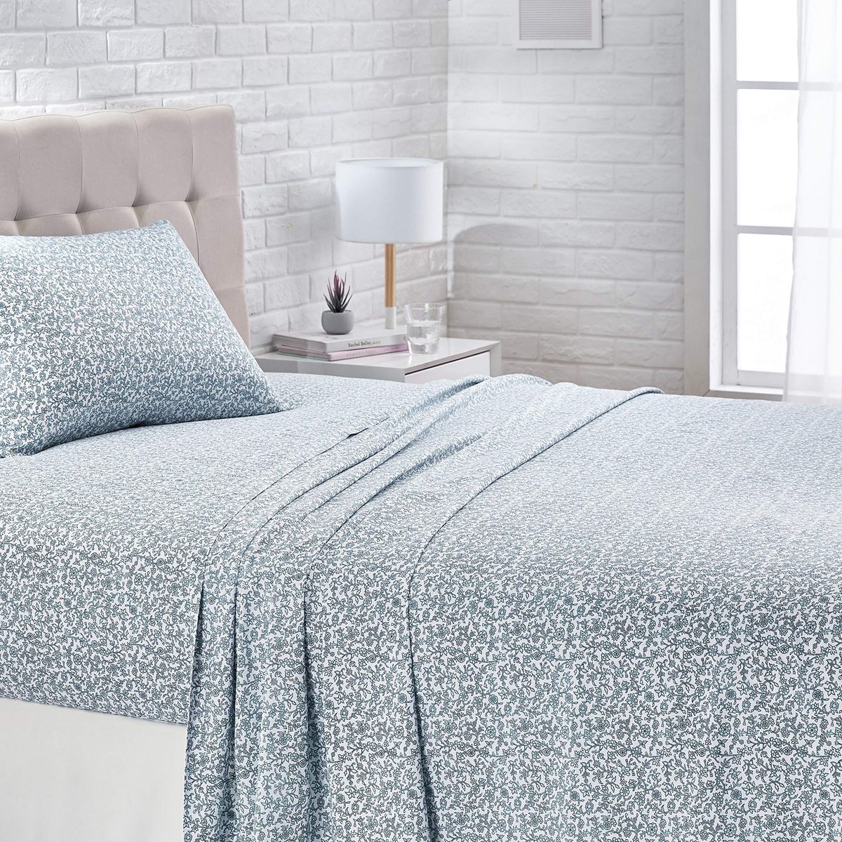 AmazonBasics Super-Soft Cotton Bed Sheet Set - Full, Aqua Scroll