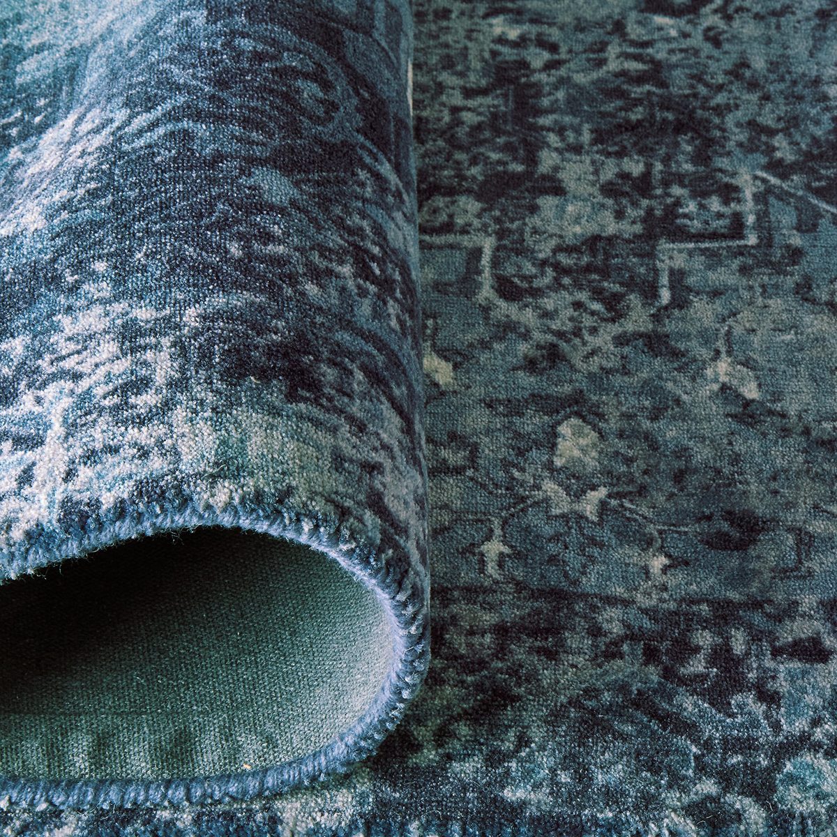 Amazon Brand – Stone & Beam Contemporary Distressed Vintage Area Rug, 4 x 6 Foot, Blue