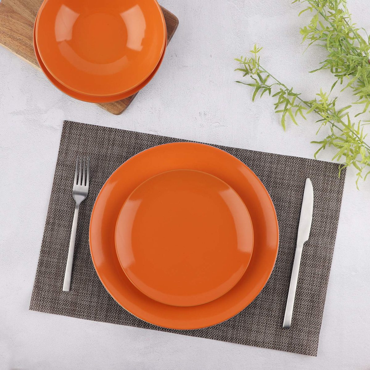 AmazonBasics 18-Piece Stoneware Dinnerware Set - Tangerine Orange, Service for 6