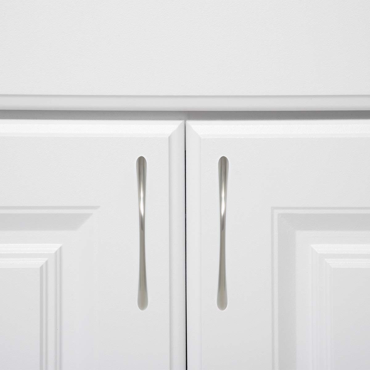 AmazonBasics Tapered Bow Pull Drawer Cabinet Pull Handle