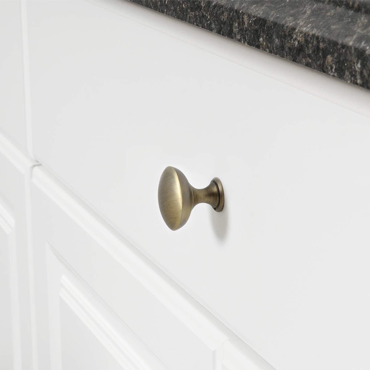 AmazonBasics Round Cabinet Knob, 1.18" Diameter, Antique Brass, 25-Pack