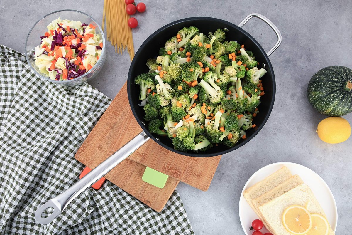 AmazonCommercial 16'' Non-Stick Stainless Steel Aluminum-Clad Fry Pan with Non-stick Coating and Helper Handle