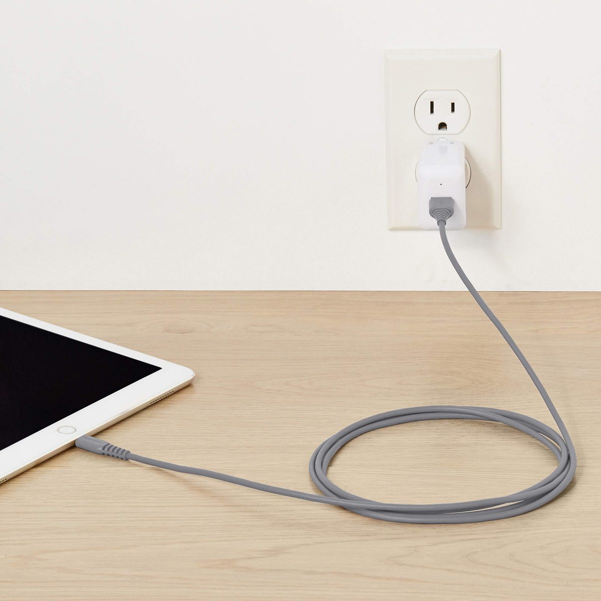 AmazonBasics MFi-Certified Lightning to USB A Cable for Apple iPhone and iPad - 6 Feet (1.8 Meters) - Gray