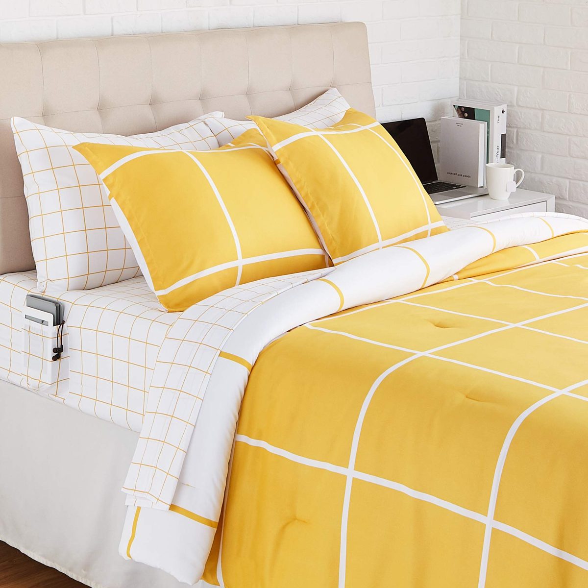 AmazonBasics College Dorm Bed-in-a-Bag with Elastic Storage Pockets - Full/Queen - Gold Grid