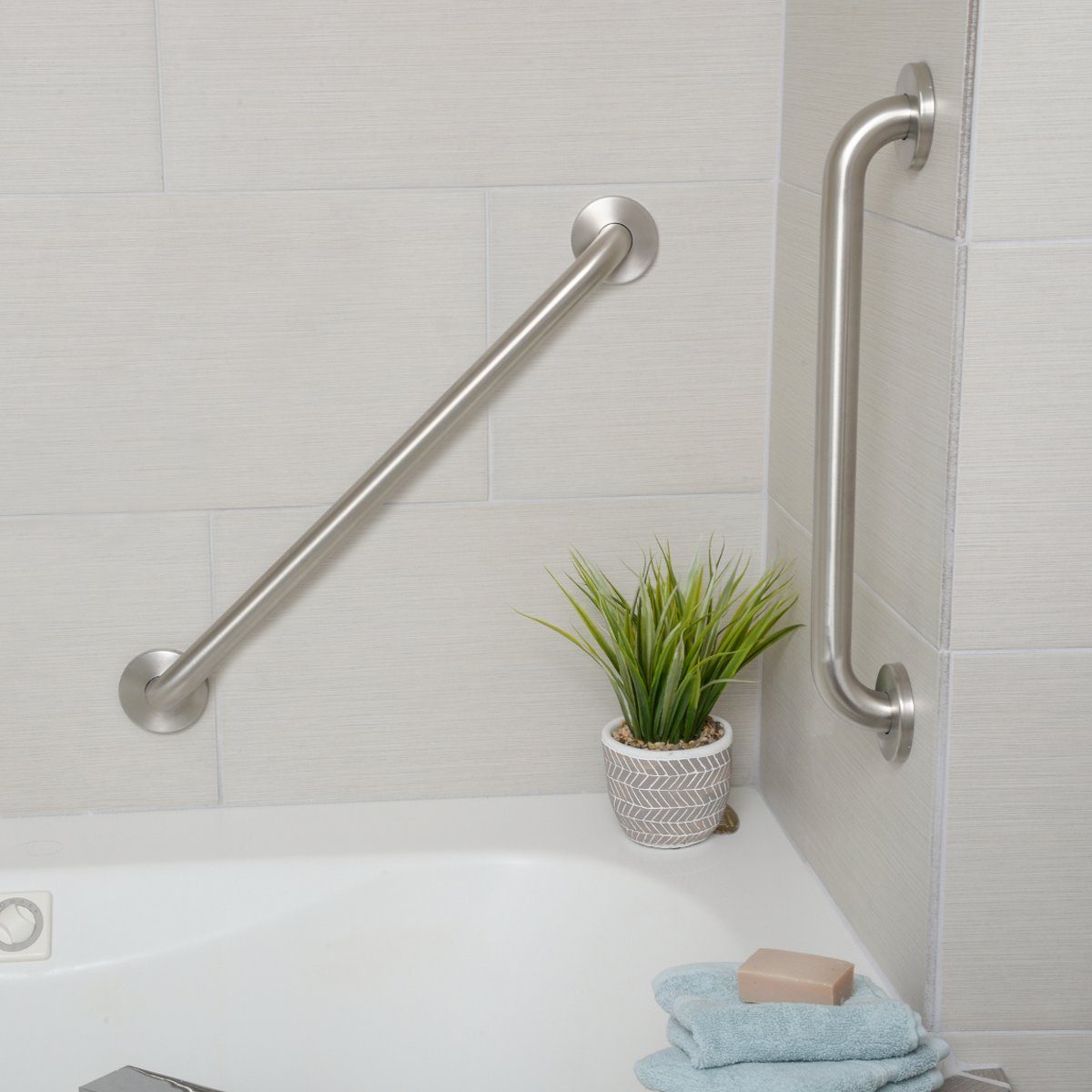AmazonBasics Bathroom Handicap Grab Bar - 18-Inch Length, 1.25-Inch Diameter