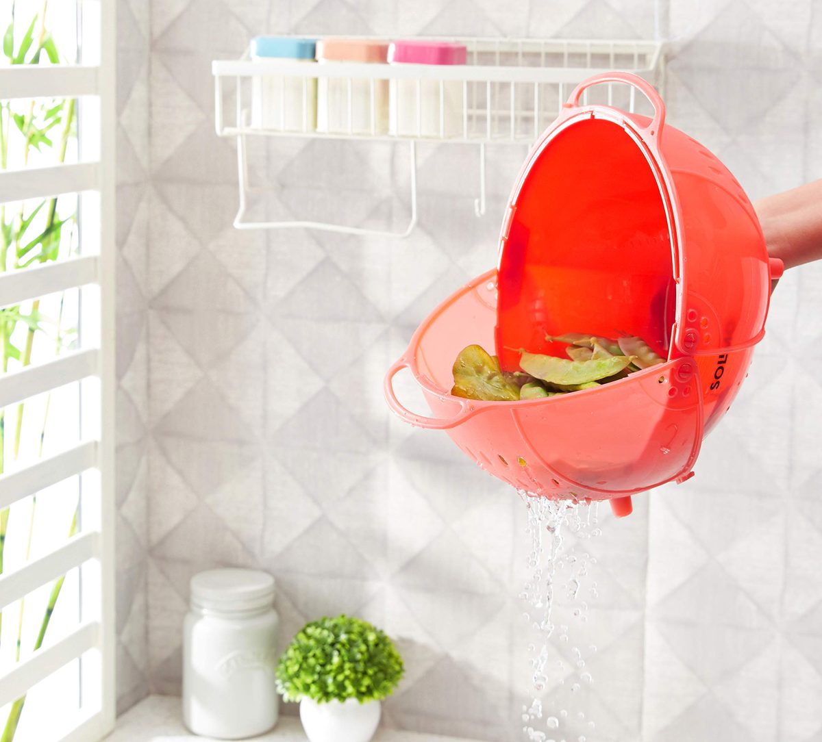 Amazon Brand - Solimo Plastic Drainer/Colander with lid (Red)