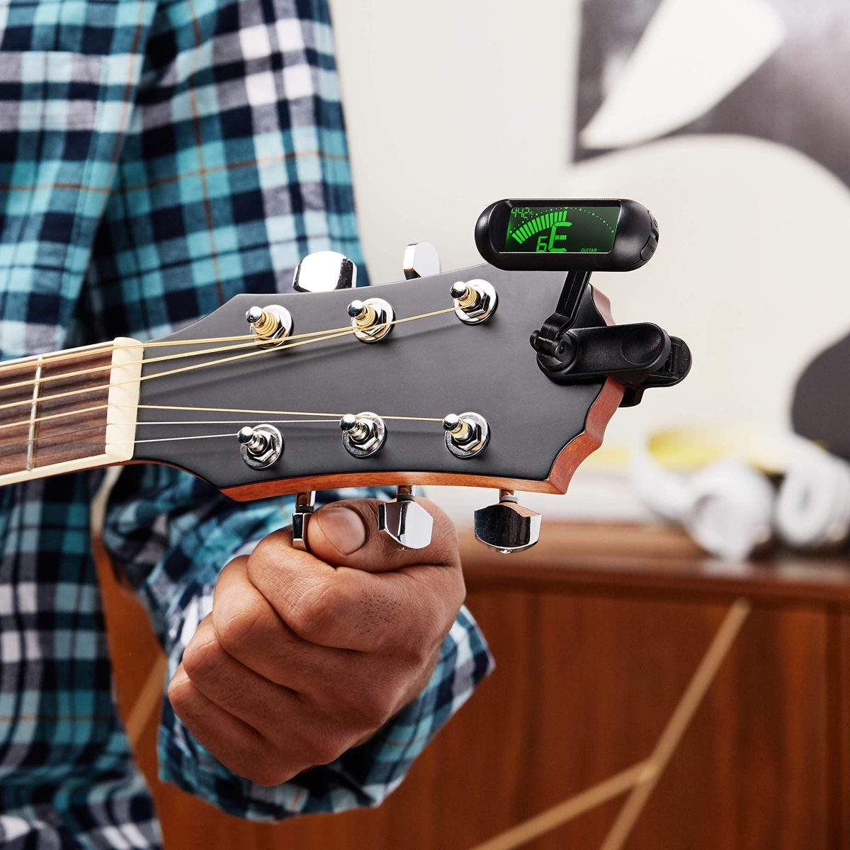 AmazonBasics Large Clip-On Tuner with 360 Degree Swivel for All Instruments - Two Feedback Colors