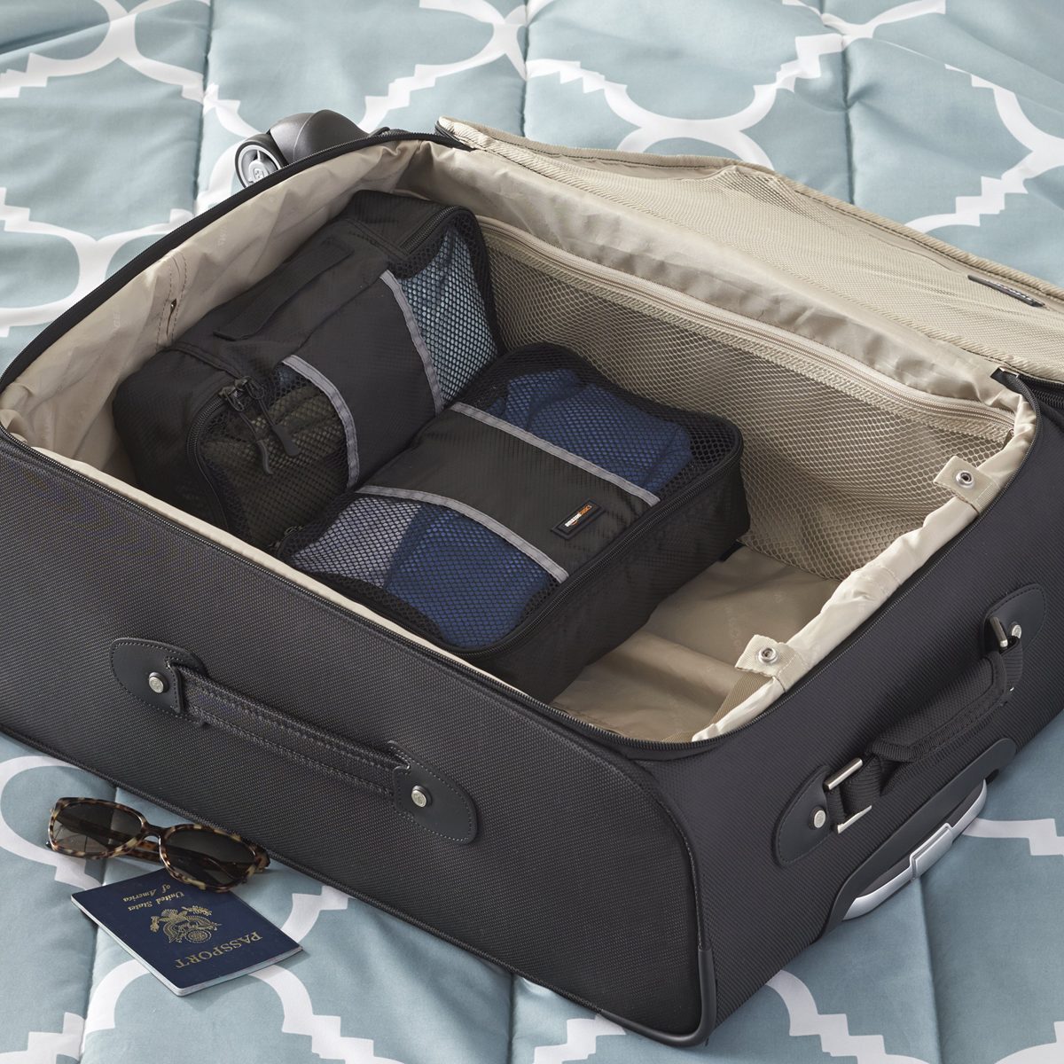 Amazon Basics Small Packing Cubes, Black and Gray - 4-Piece Set
