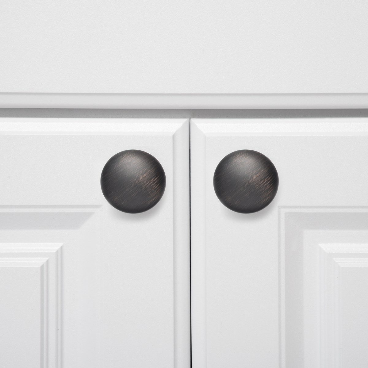 AmazonBasics - Round Drawer Knob, Furniture Handle, Diameter: 2.99 cm, AB101-OR-10
