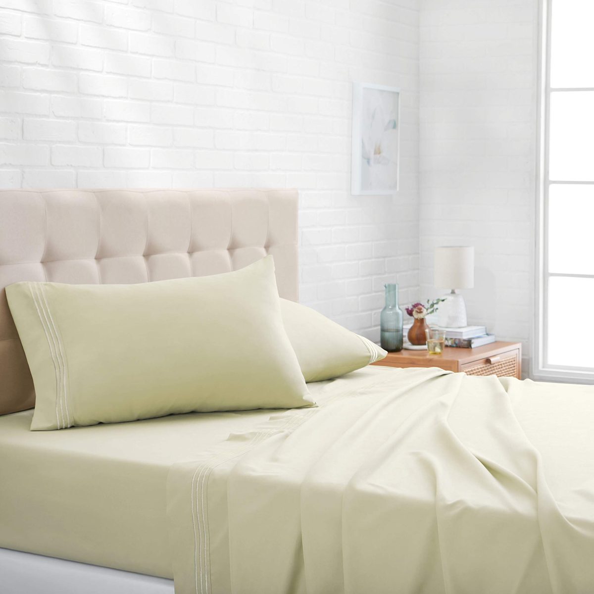 AmazonBasics Premium, Easy-Wash Embroidered Hotel Stitch 120 GSM Sheet Set - Queen, Aloe Green
