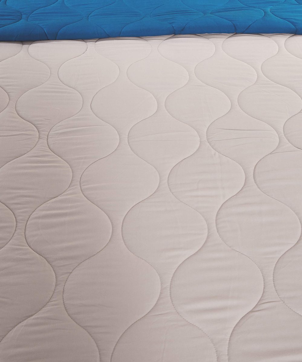 Amazon Brand - Solimo Microfibre Reversible Quilt Blanket, Double, 120 GSM, Sandy Beige and Deep Teal