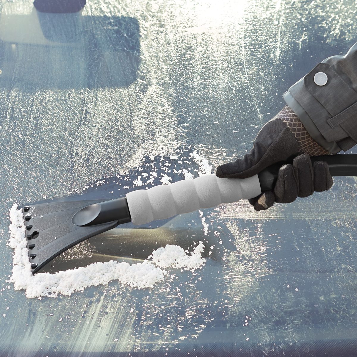 AmazonBasics Car Snow Brush and Ice Scraper