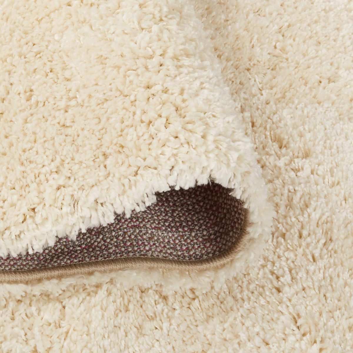 Amazon Basics Modern Plush Standard-Pile Shag Area Rug - 4x6 (3'11" x 5'3"), Ivory