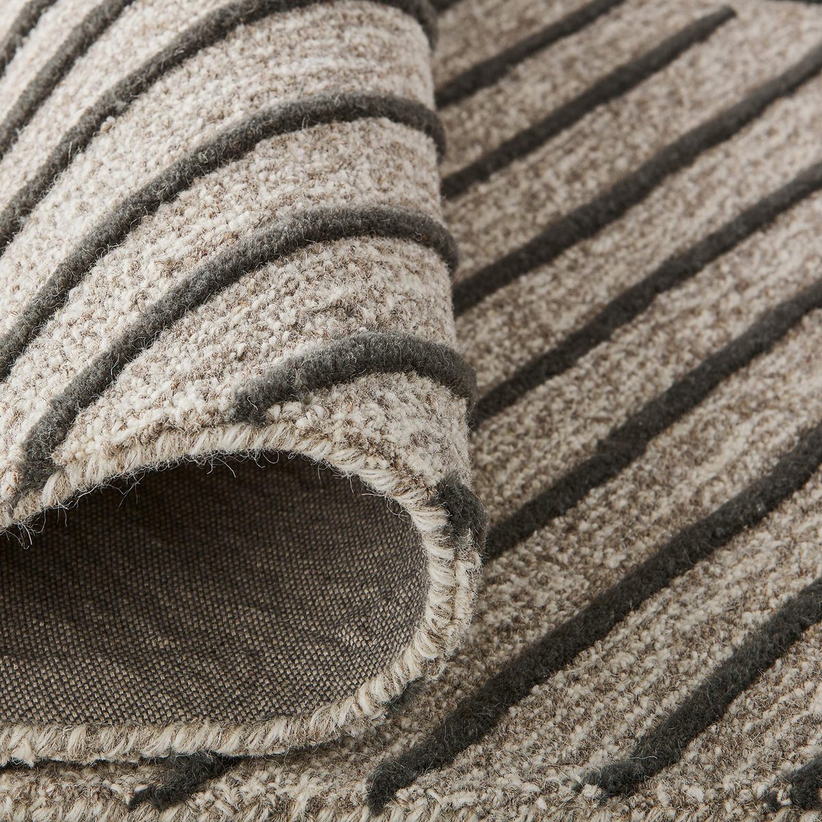 Amazon Brand – Rivet Contemporary Wool Blend Area Rug, 4' x 6', Grey Charcoal