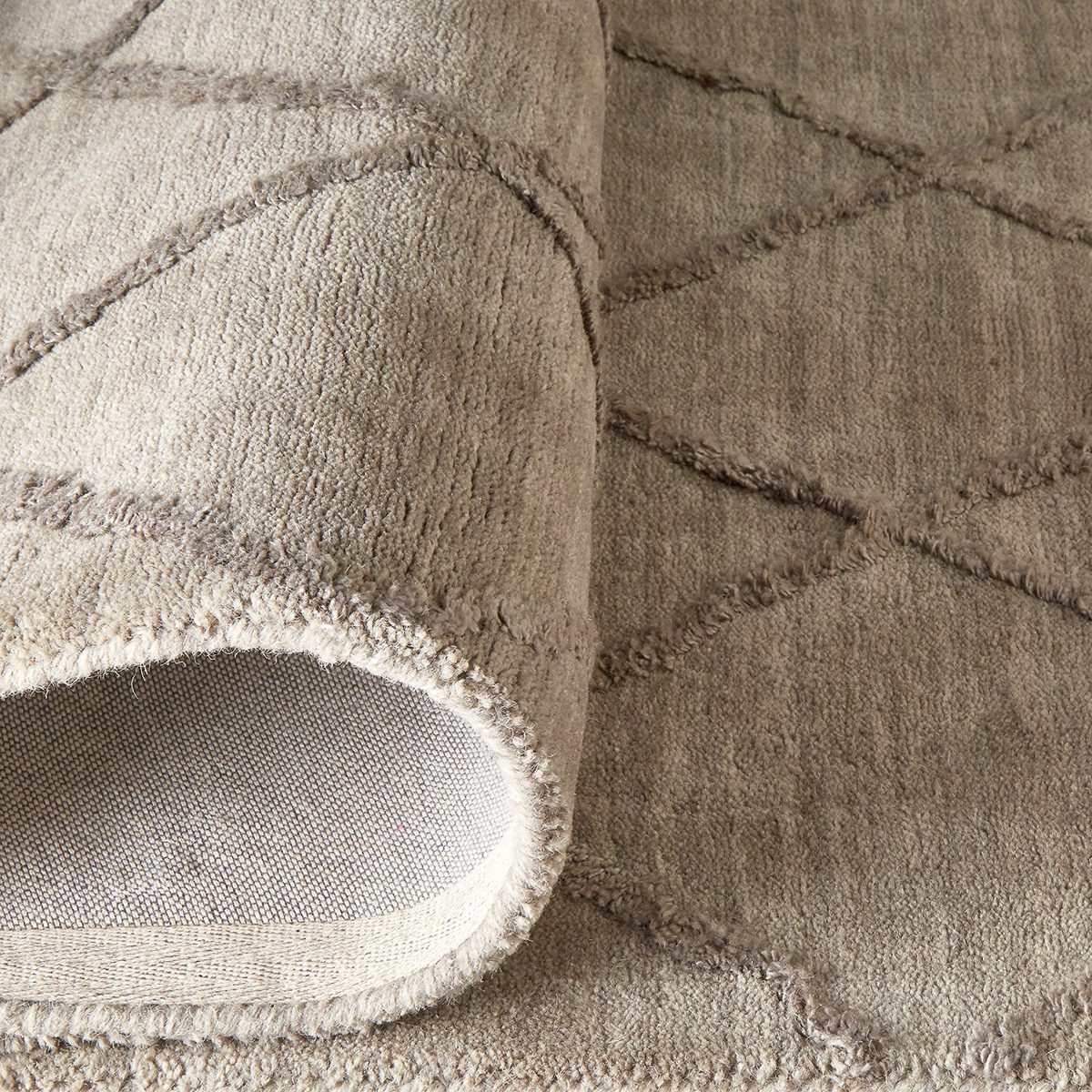 Amazon Brand – Stone & Beam Modern Textured Pattern Farmhouse Wool Area Rug, 5' x 7' 6", Silver