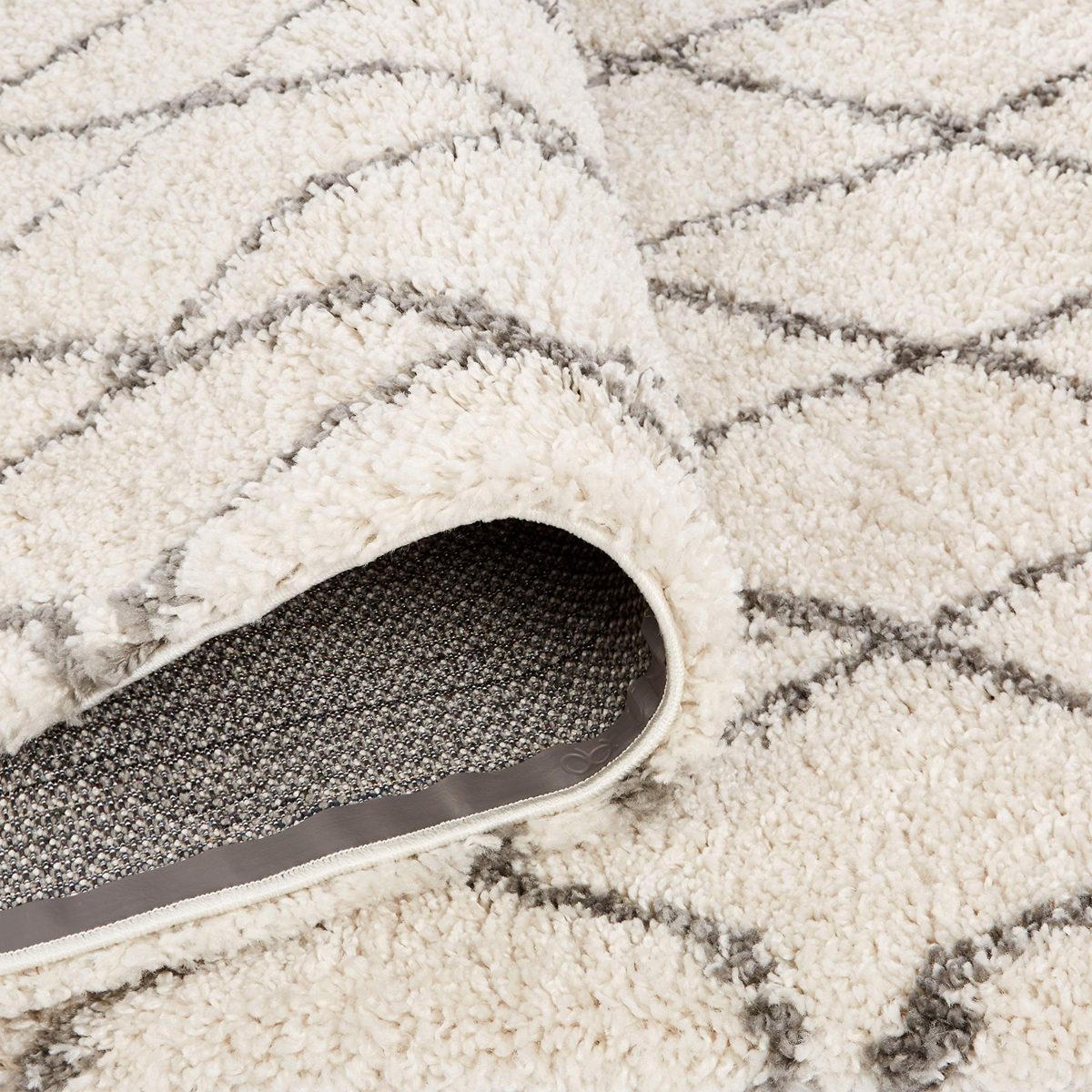 Amazon Basics - 6'X9' Plush Diamond Trellis Shag Rug, Ivory