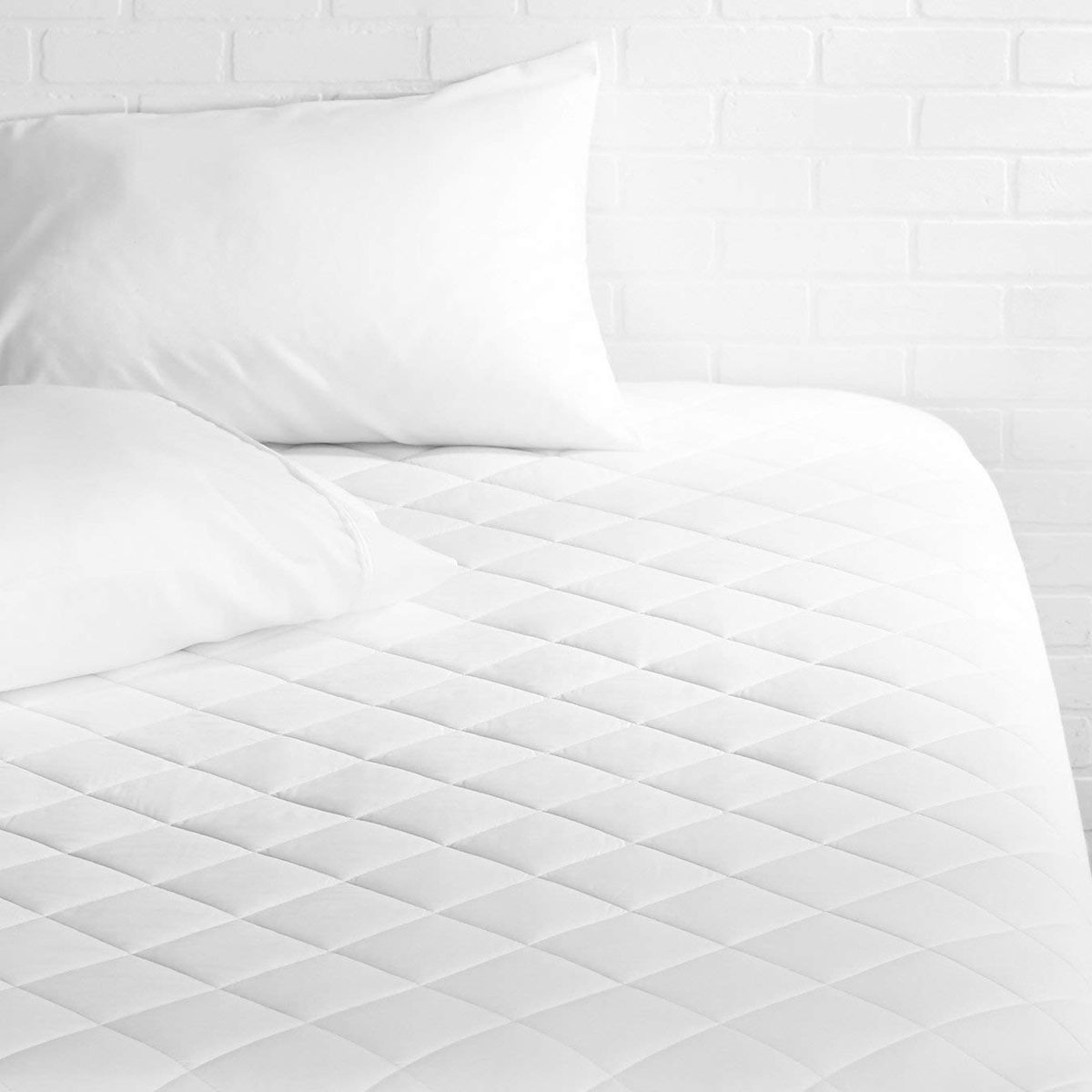 AmazonBasics Hypoallergenic Quilted Mattress Pad, 18" Deep, Full (Renewed)