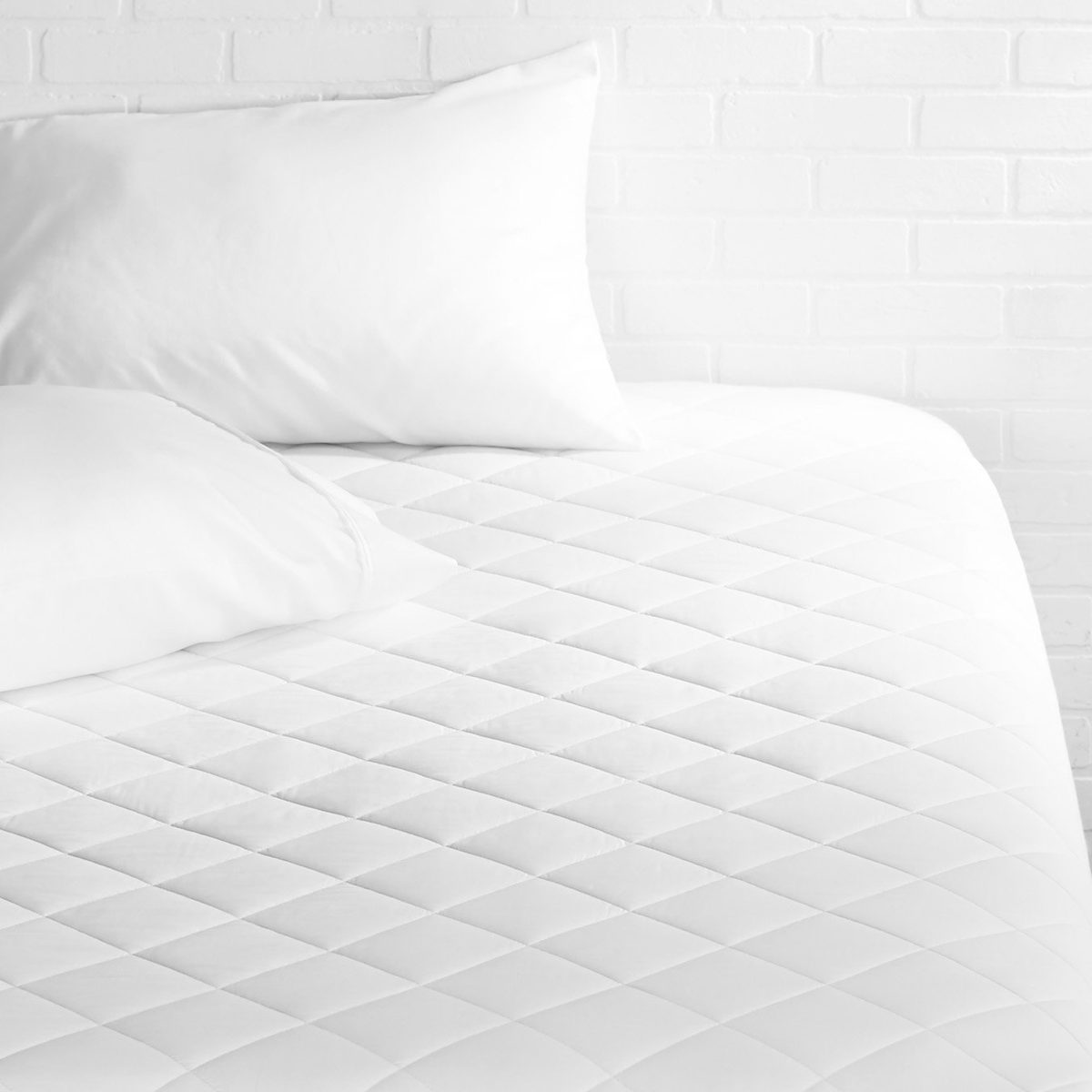 AmazonBasics Waterproof Quilted Mattress Protector