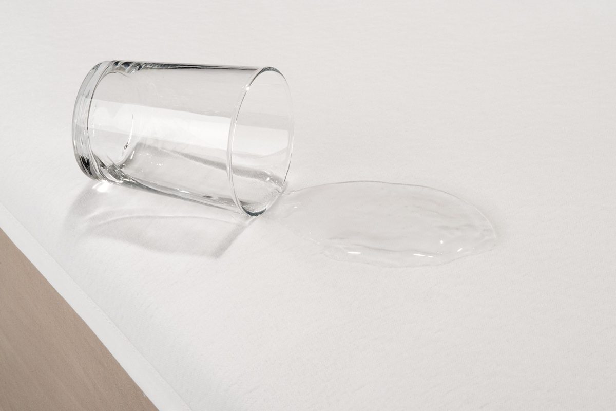 AmazonBasics Molton Mattress Protector - Waterproof