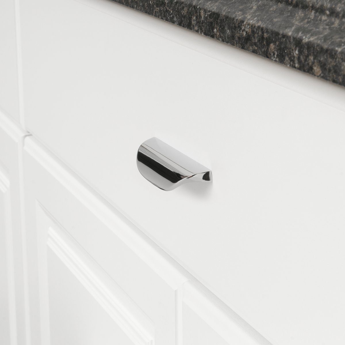 AmazonBasics Modern Finger Drawer Pull