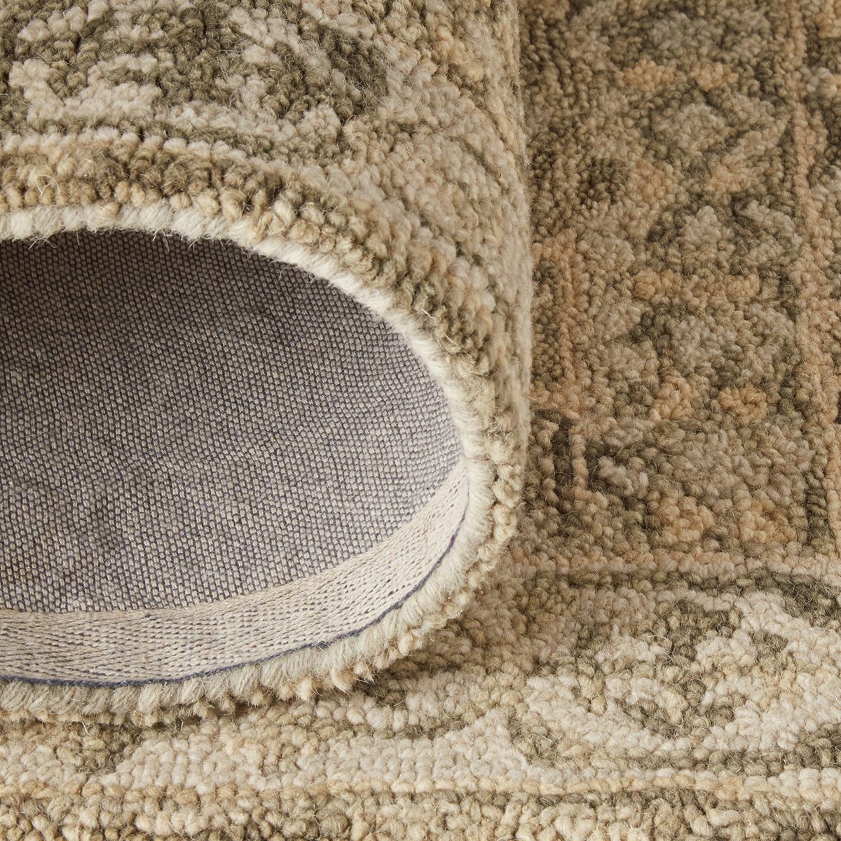 Amazon Brand – Stone & Beam Kelsea Vintage-Inspired, Tassled Wool Area Rug, 4 x 6 Foot, Beige and Grey