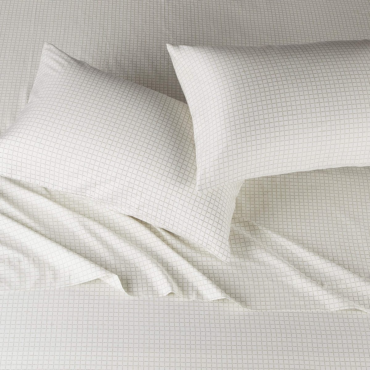 AmazonBasics Super-Soft Cotton Sheet Set - Queen, Grey Grid