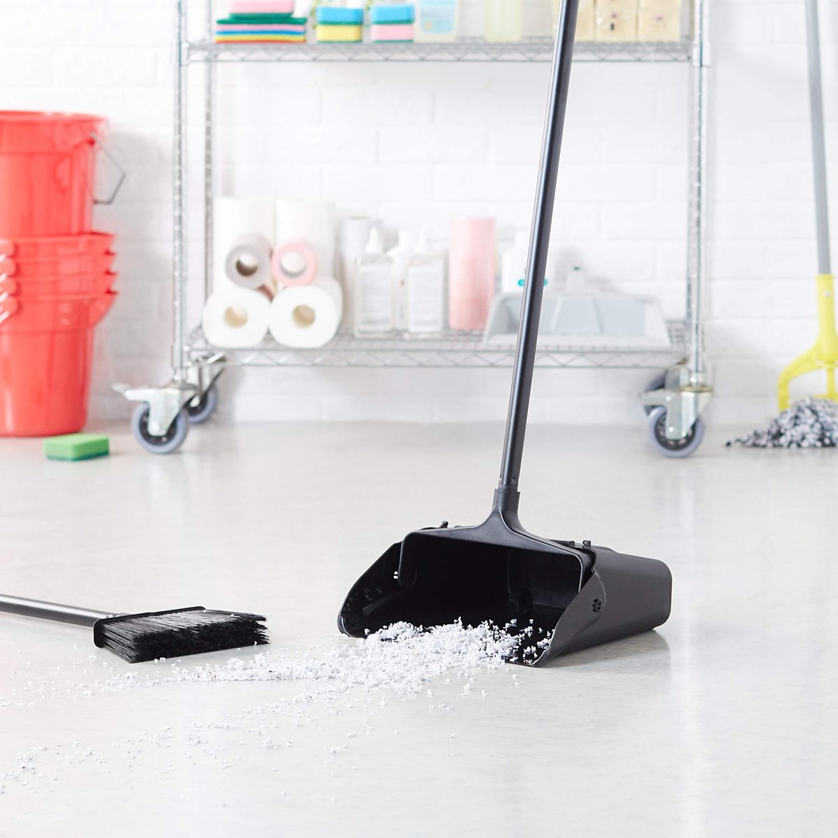 AmazonCommercial Lobby Dustpan, Black, 4-pack
