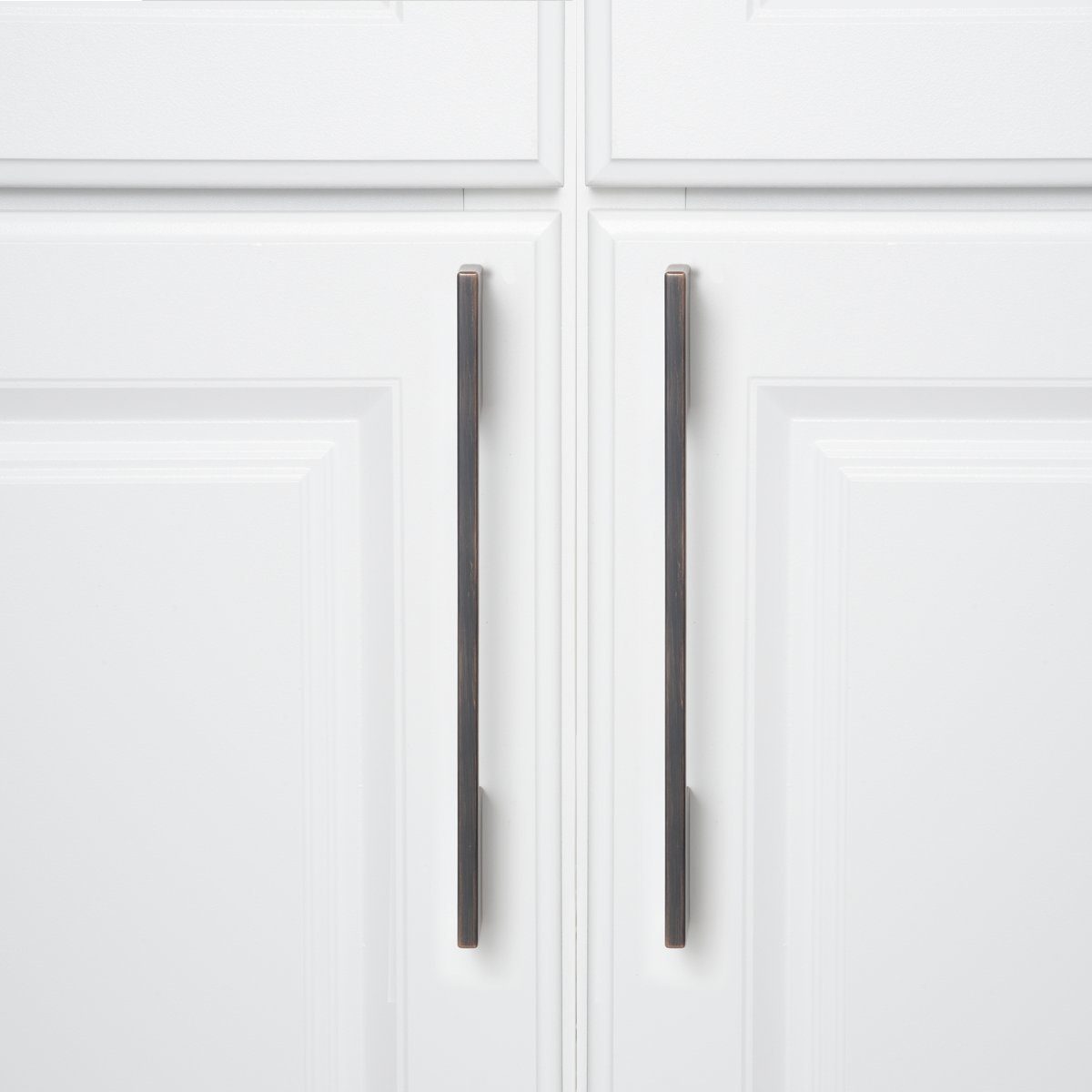 AmazonBasics Wide Modern Die Cast Cabinet Handle, 6.3" center to center, Oil Rubbed Bronze, 10-Pack