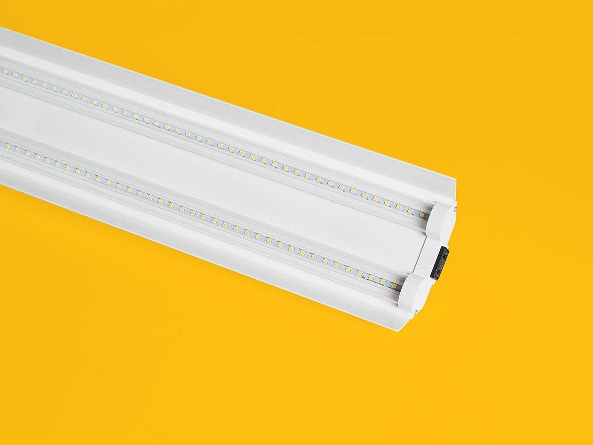 AmazonCommercial Linkable LED Utility Shop Light, 4-Foot, 4500 Lumens, 40 Watt, Energy Star and ETL Certified | Daylight, 4-Pack (Renewed)