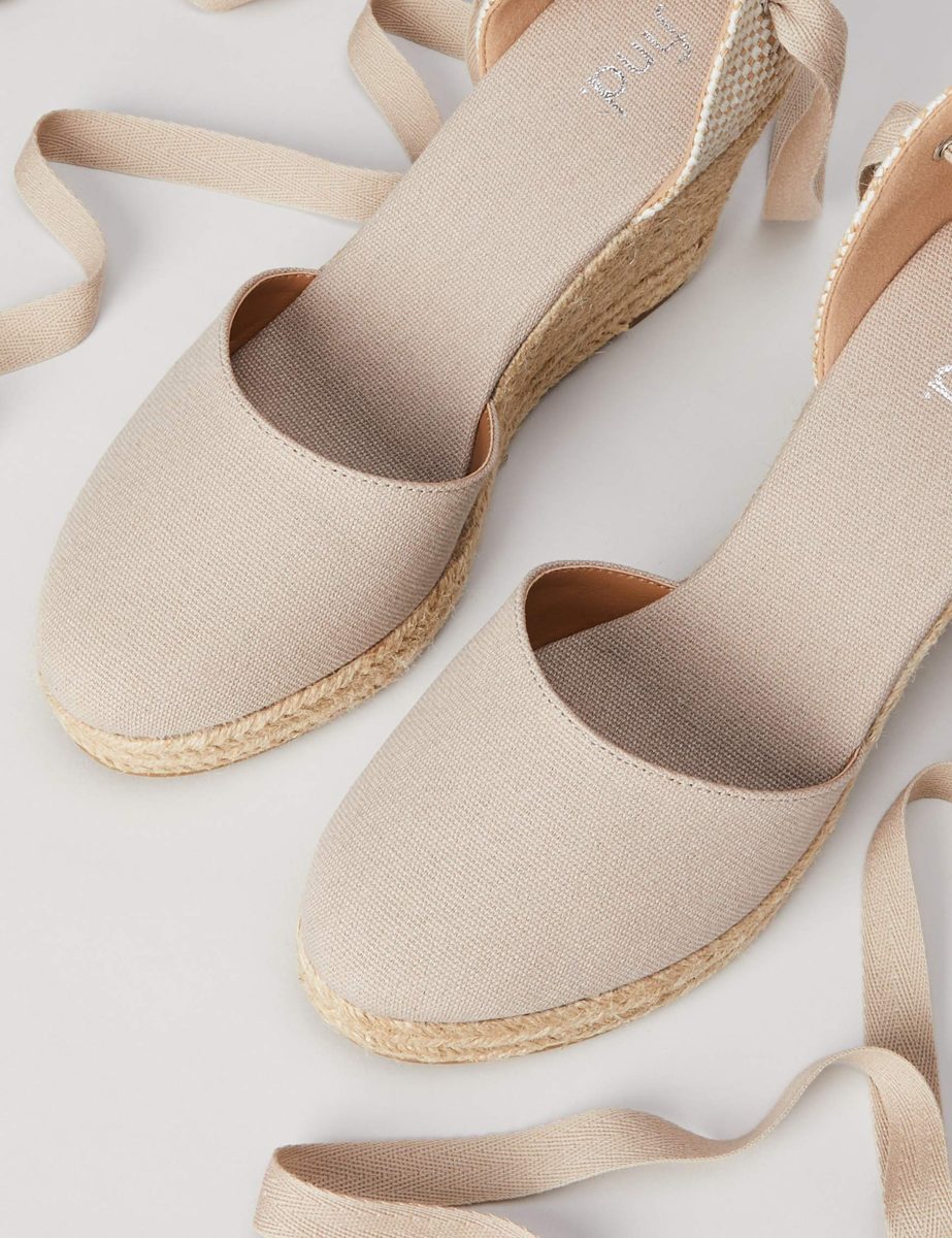 find. Amazon Brand Wedge Close Toe Canvas Espadrille Sandal, Beige (Beige), 7 UK