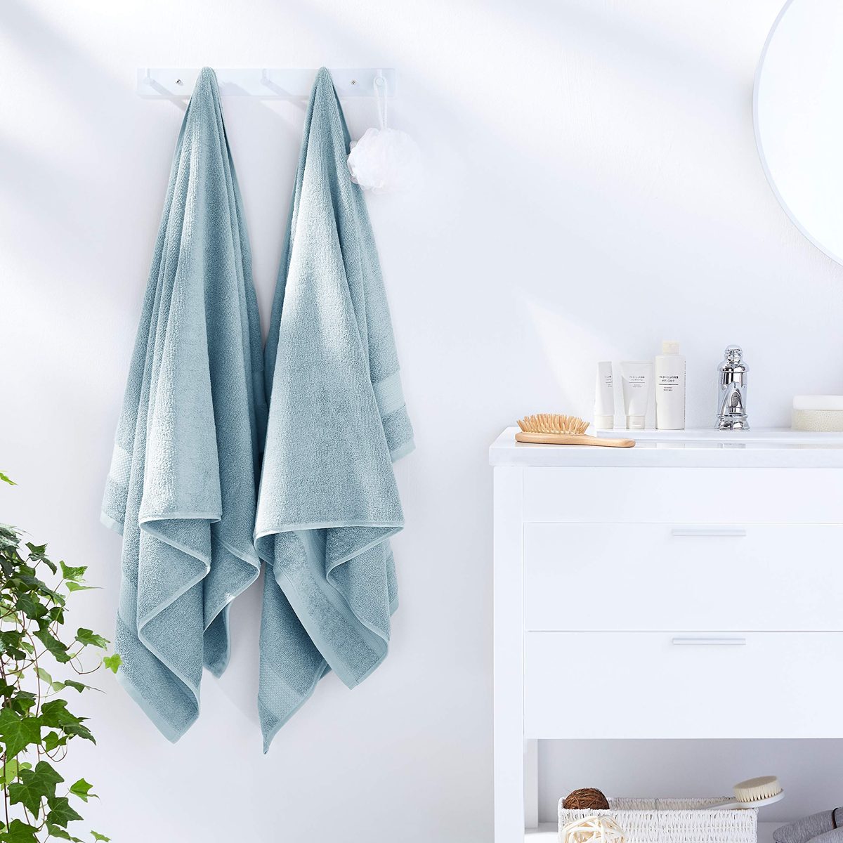 AmazonBasics Performance Bath Towels