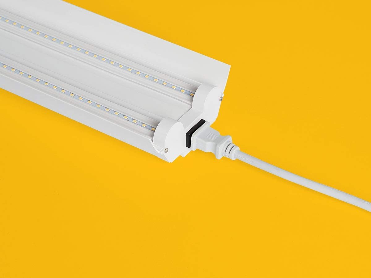 AmazonCommercial Linkable LED Utility Shop Light, 4-Foot, 4500 Lumens, 40 Watt, Energy Star and ETL Certified | Daylight, 4-Pack (Renewed)